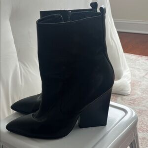 Chic Black Heeled Boots